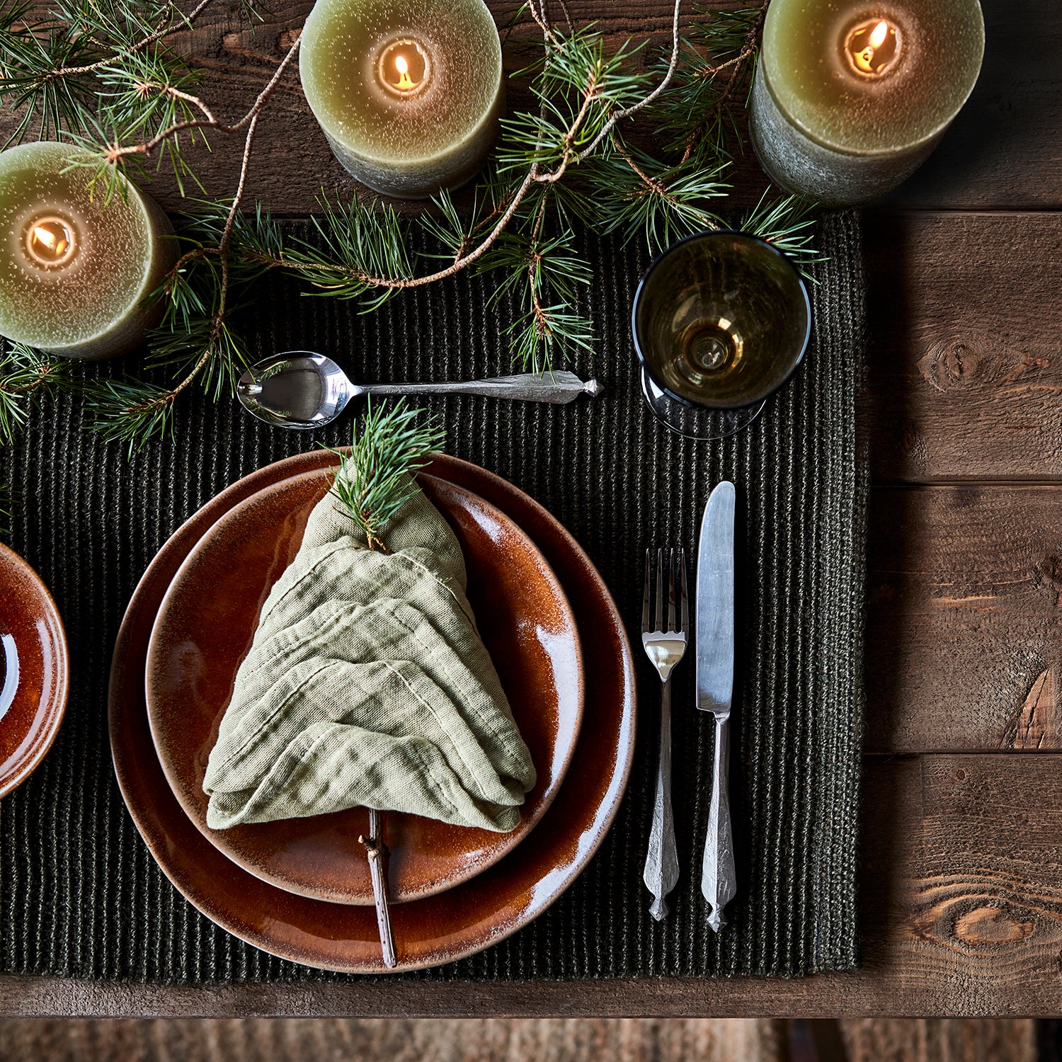 COTE NORD Stumpenkerze handgemacht moosgrün gross