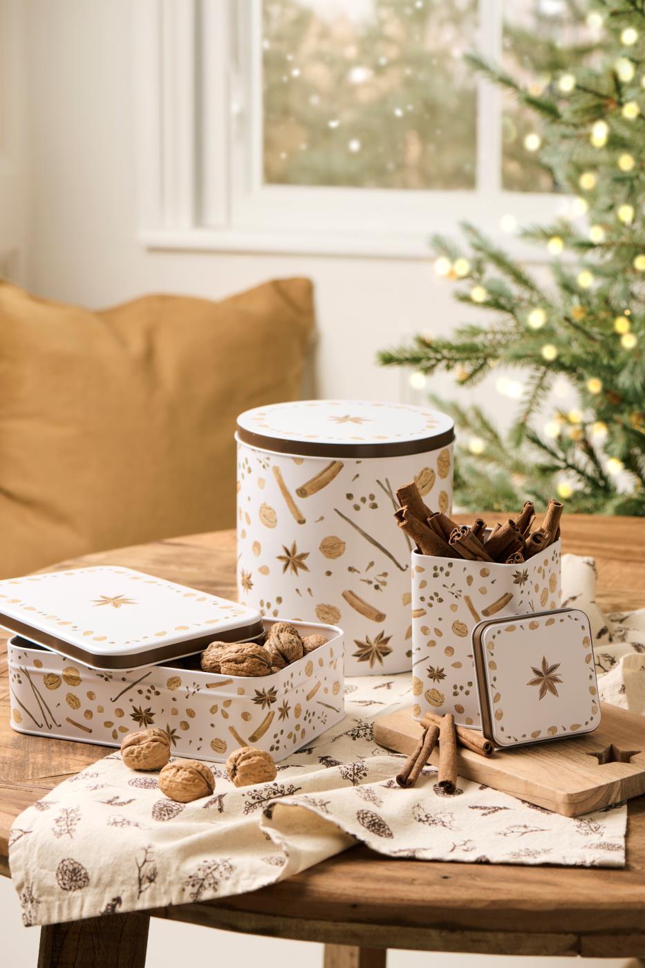 Gebäckdose mit Weihnachtsgewürzen flach viereckig