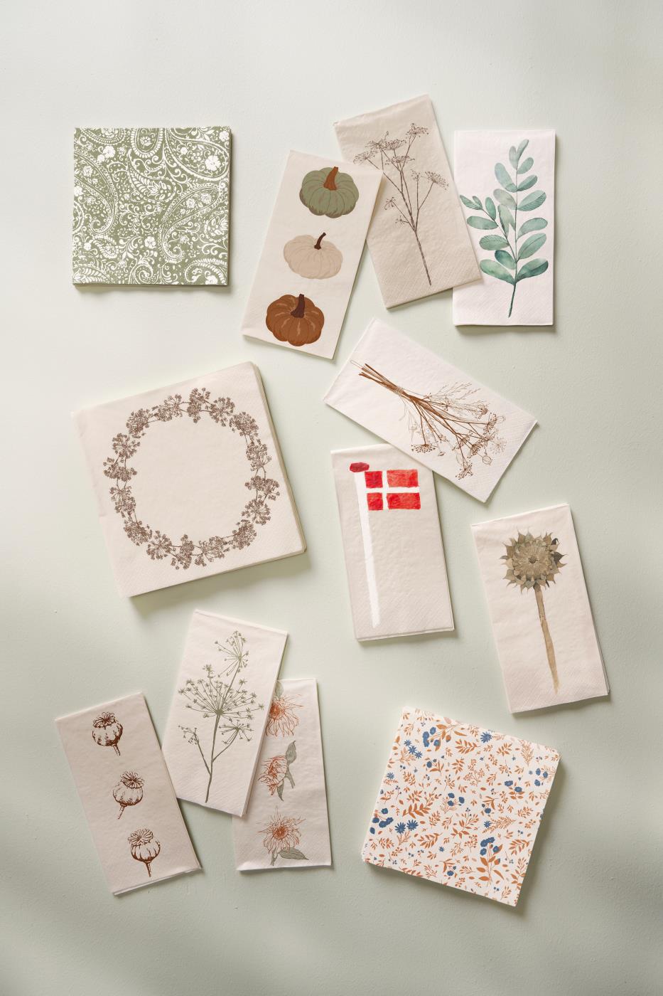 Serviette beige mit brauner Doldenblume 16 Stk