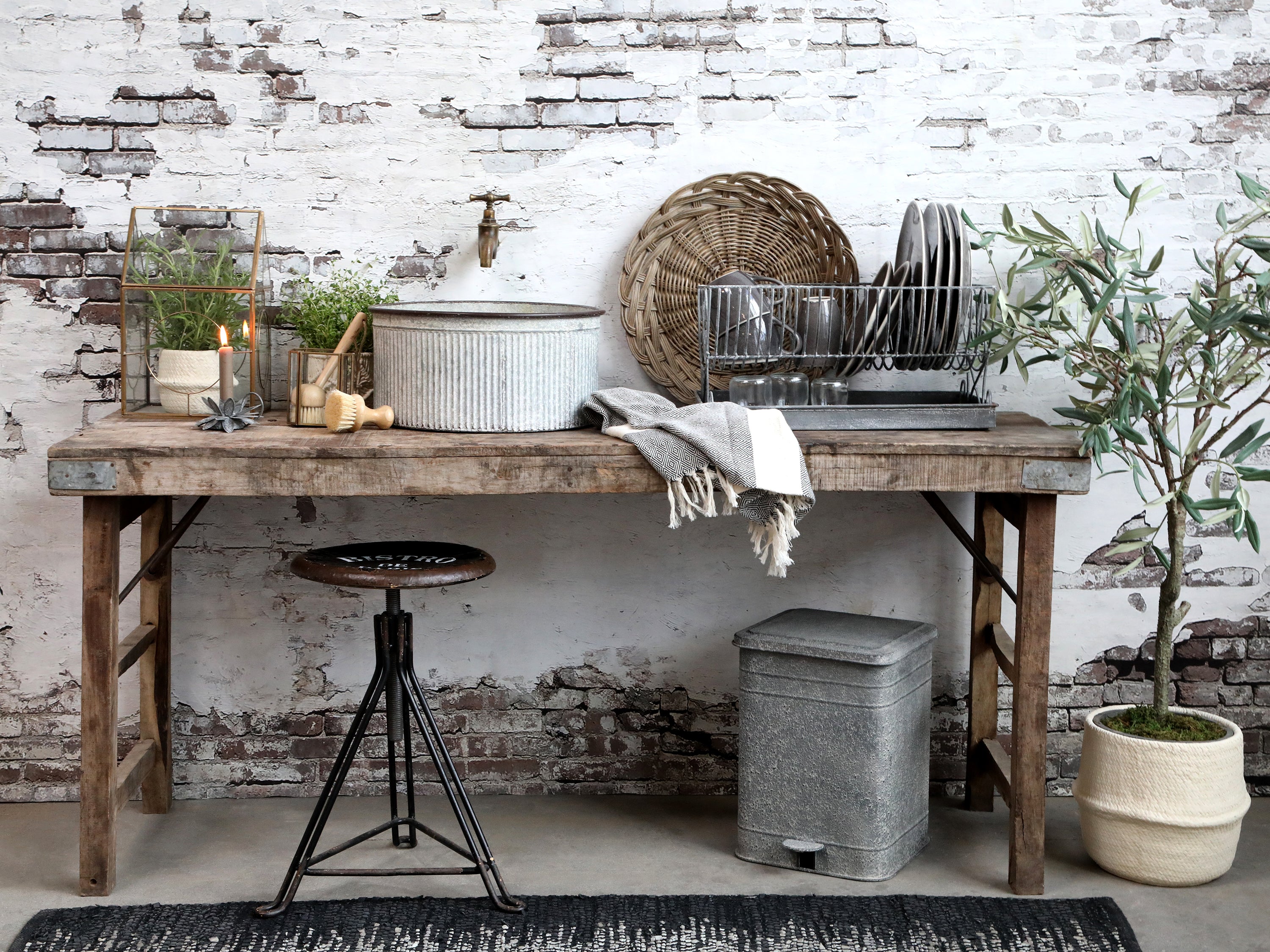 Alter Holztisch klein – Mood Home Decor