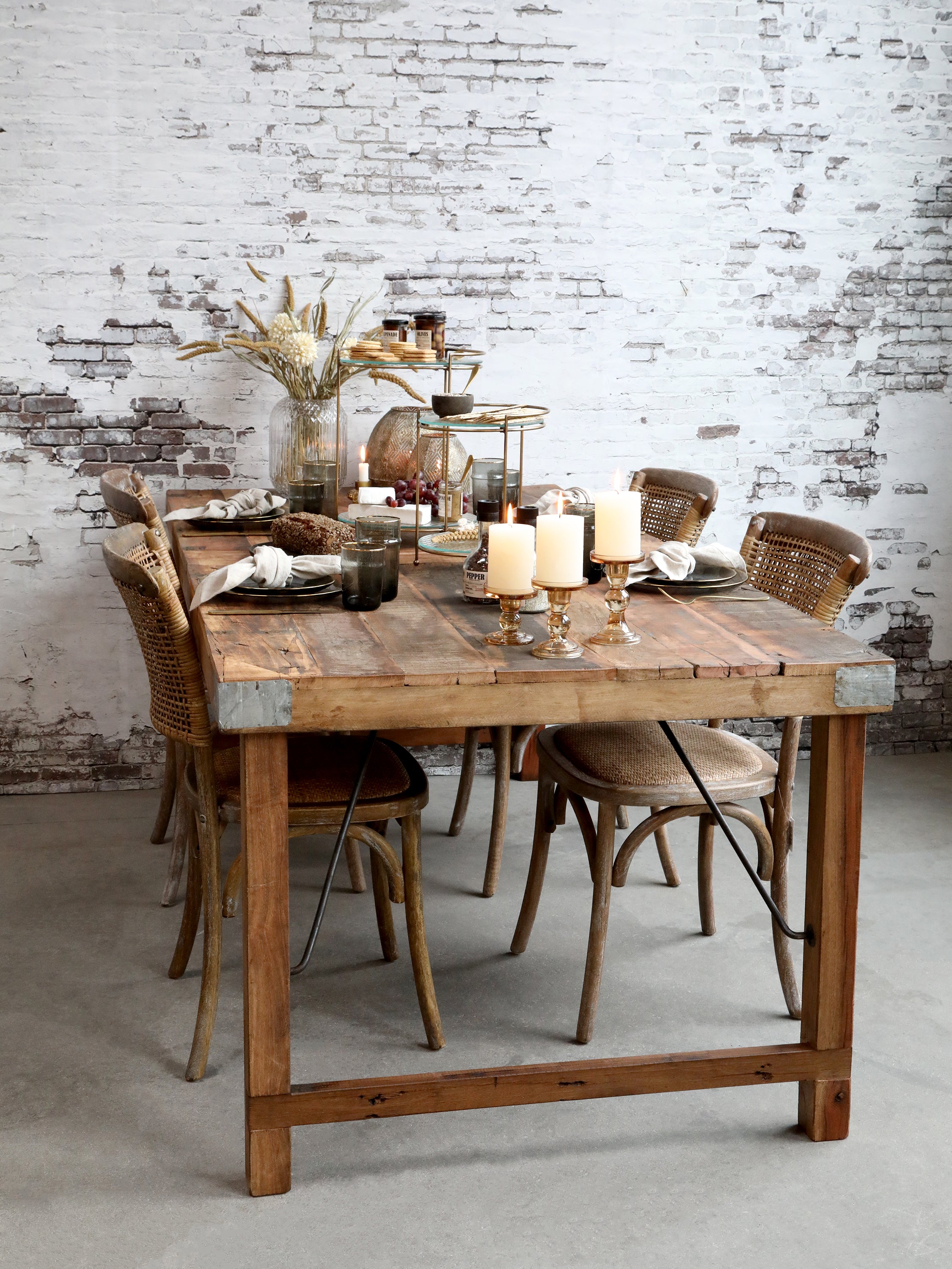 Alter Holztisch gross – Mood Home Decor
