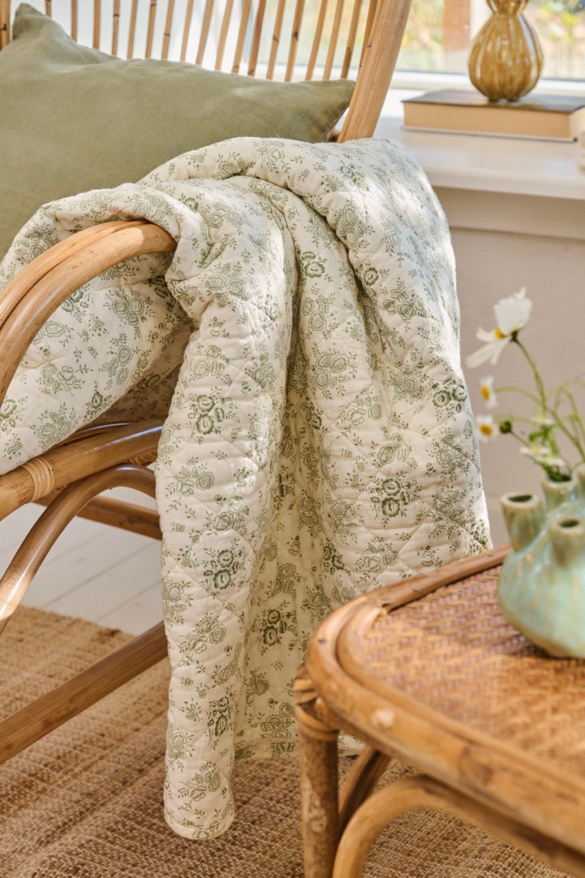 Decke mit Blumenmuster