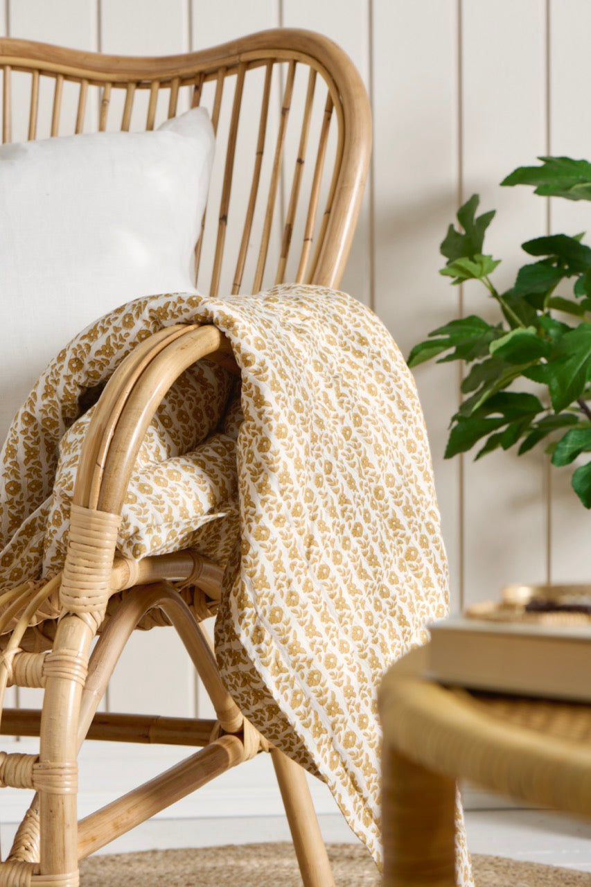 Decke mit Blumenmuster