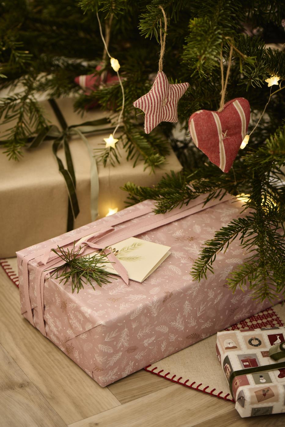 Geschenkpapier Rosa mit Blattmuster