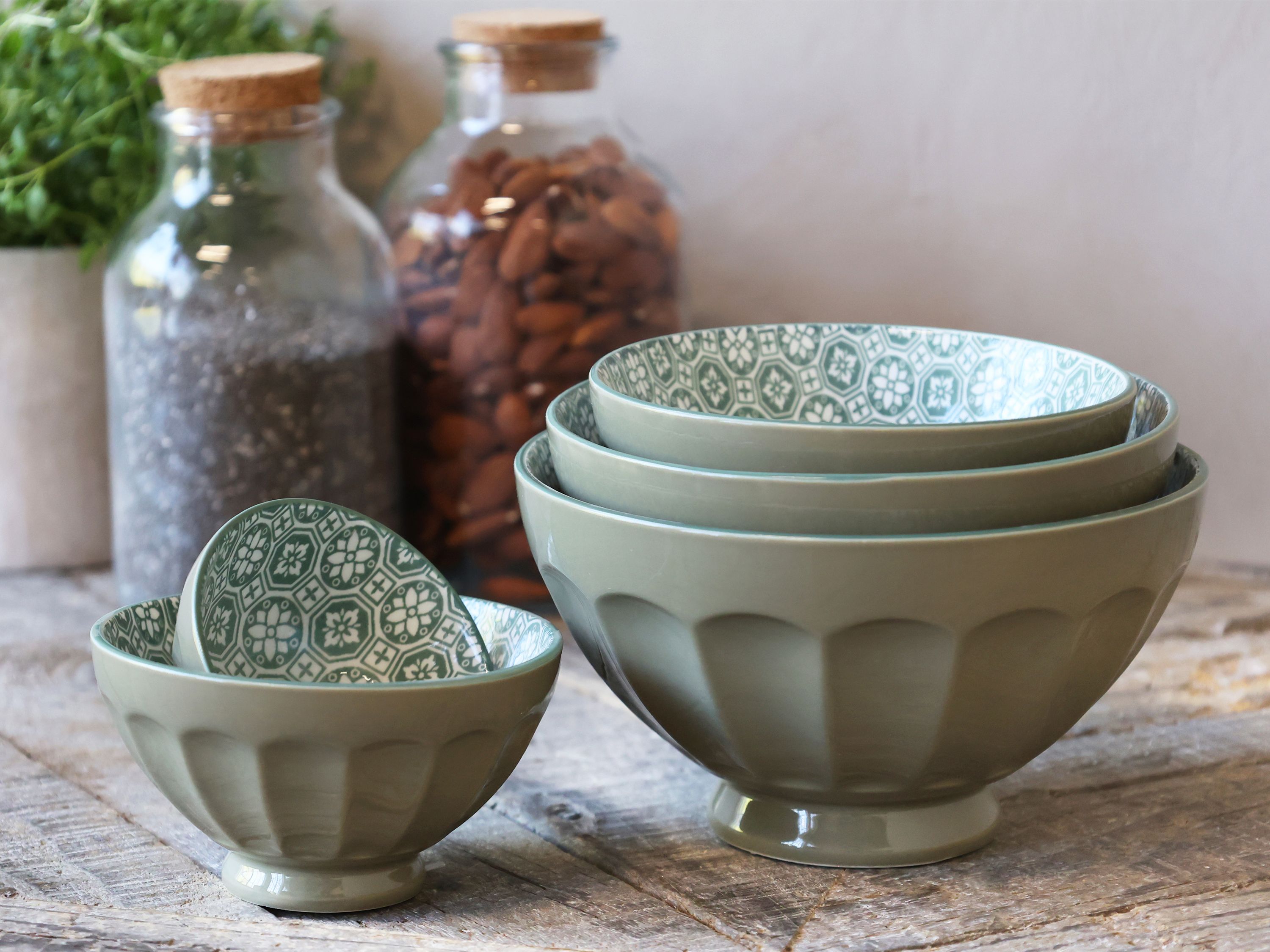 Schalen Arés in verschiedenen Grössen olive