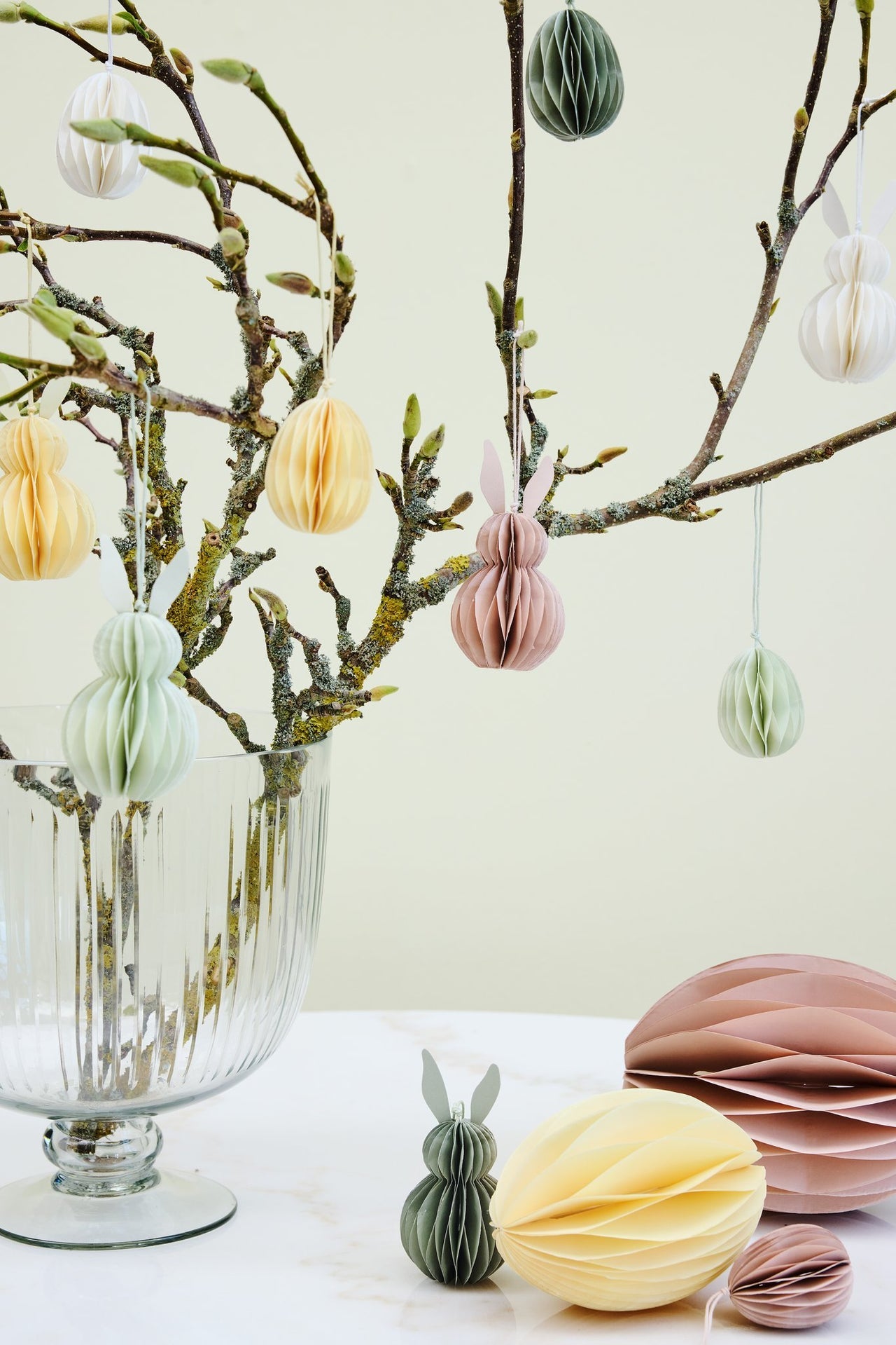 Papierosterhase in verschiedenen Farben