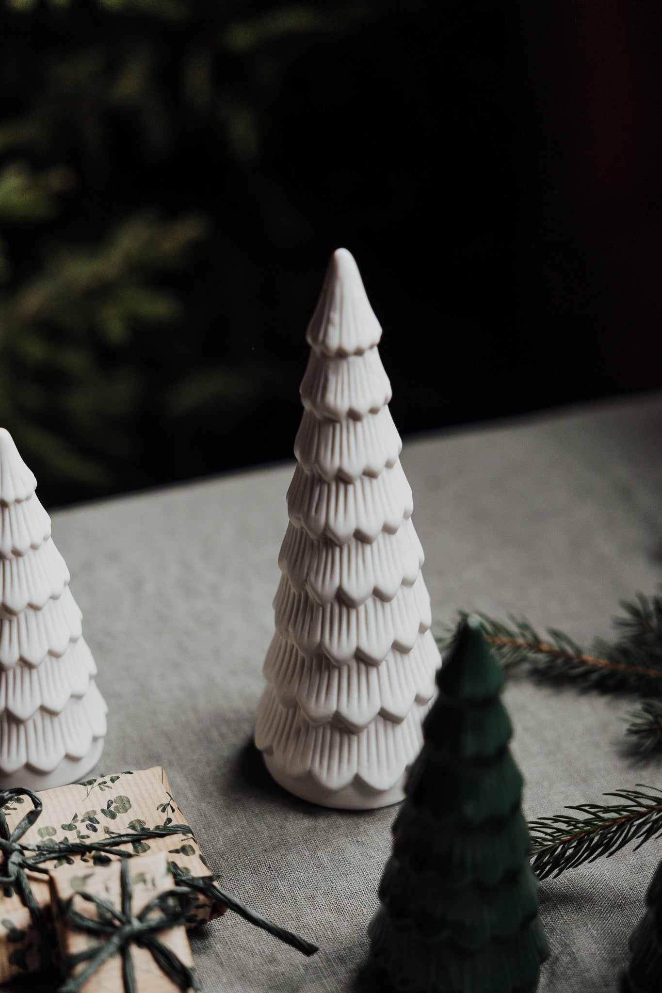 Tannenbaum aus Keramik gross, weiss